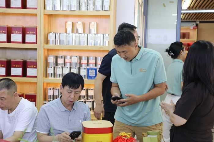 中茶云南举办秋季跨界茶会，深化战略合作共鉴茶韵