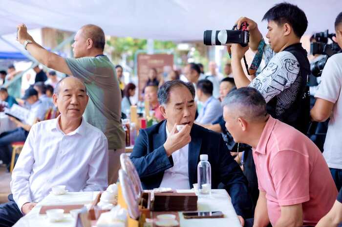 陈升茶业荣获“乡村振兴龙头企业”，陈升河董事长荣膺“勐海荣誉市民”