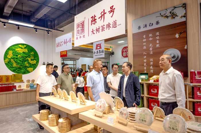 陈升茶业荣获“乡村振兴龙头企业”，陈升河董事长荣膺“勐海荣誉市民”