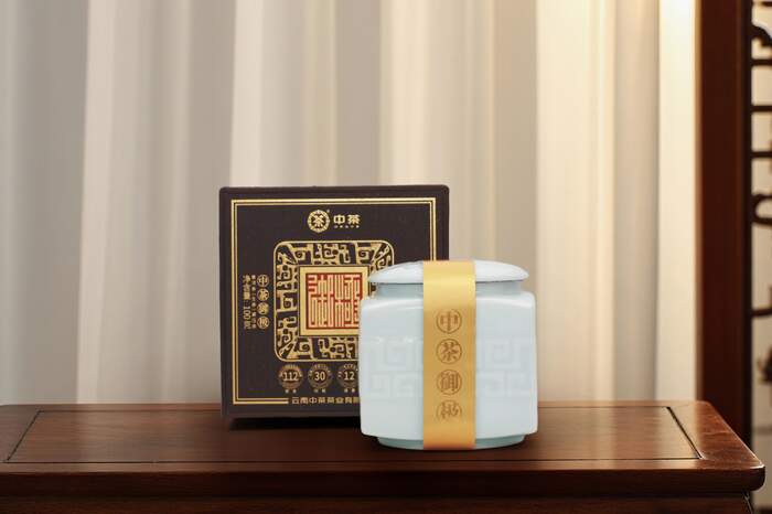 新品上市  中茶年份九十年代老茶-御极 普洱茶（生茶）紧压茶