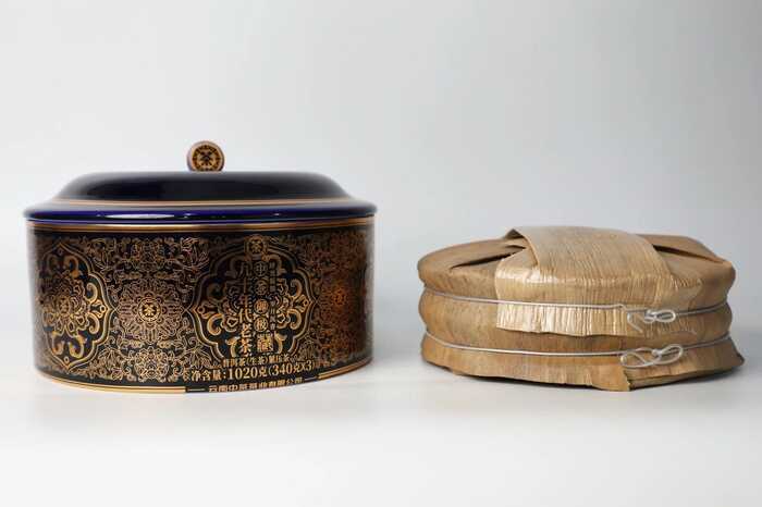 新品上市  中茶年份九十年代老茶-御极 普洱茶（生茶）紧压茶