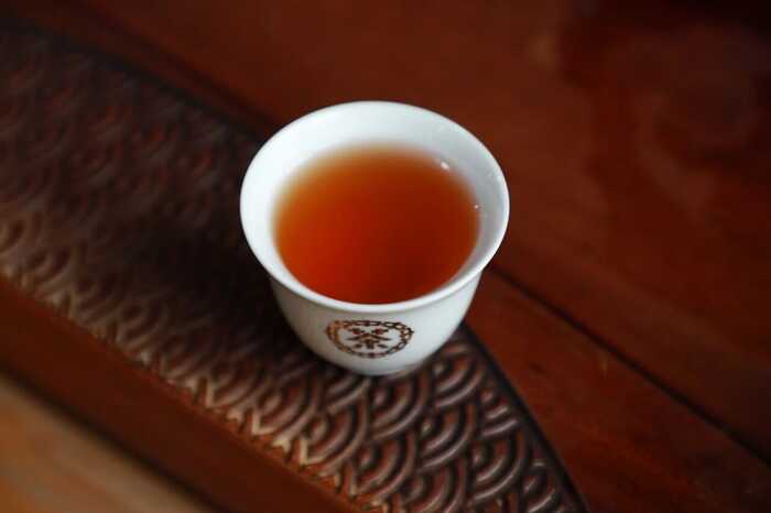 新品上市  中茶年份九十年代老茶-御极 普洱茶（生茶）紧压茶