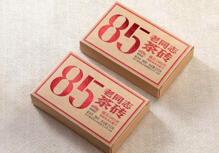 源自1985年的 邹炳良先生老配方 更有云南味的“85老同志茶砖”。