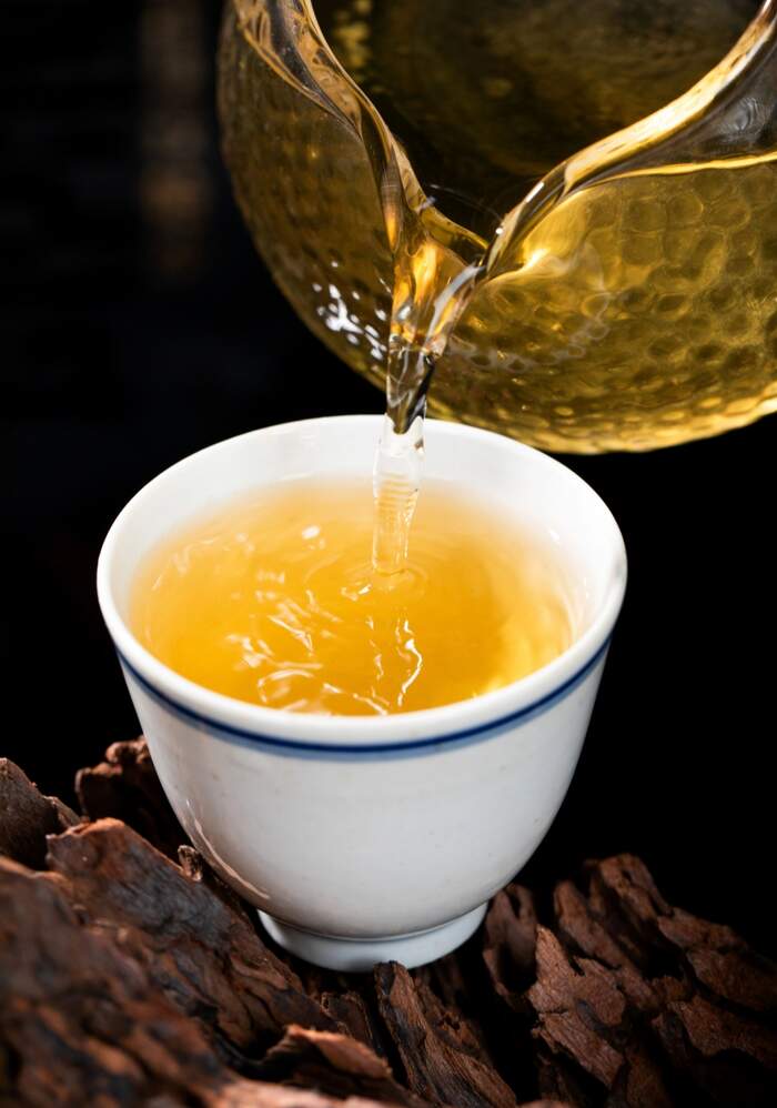 源自1985年的 邹炳良先生老配方 更有云南味的“85老同志茶砖”。