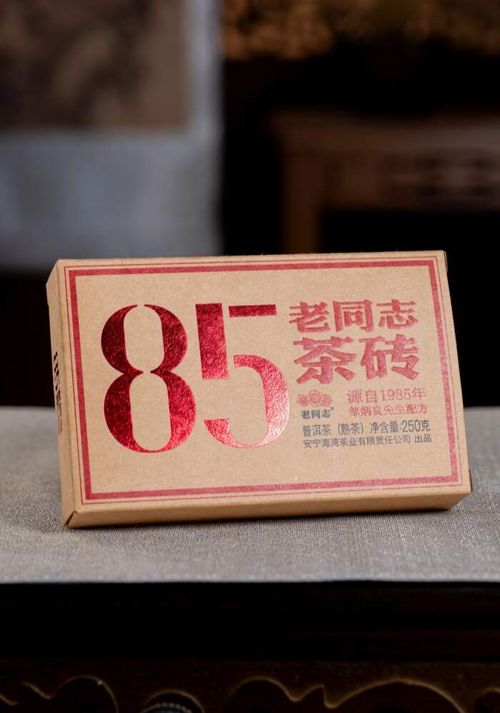 源自1985年的 邹炳良先生老配方 更有云南味的“85老同志茶砖”。