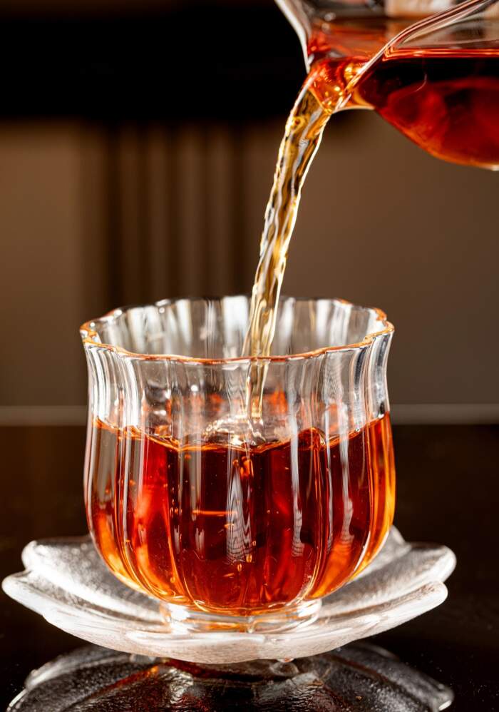 源自1985年的 邹炳良先生老配方 更有云南味的“85老同志茶砖”。