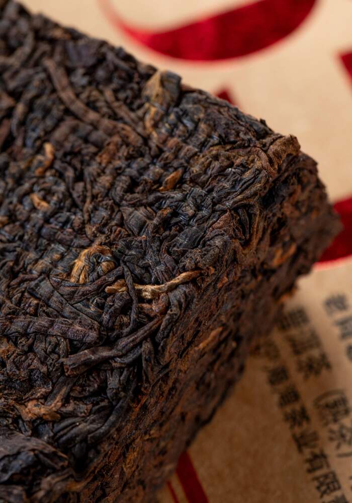 源自1985年的 邹炳良先生老配方 更有云南味的“85老同志茶砖”。