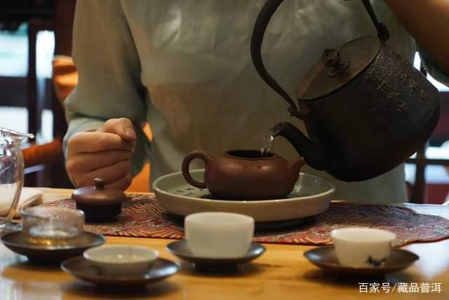 普洱老茶冲泡技巧详解：醒茶、器具选择与步骤