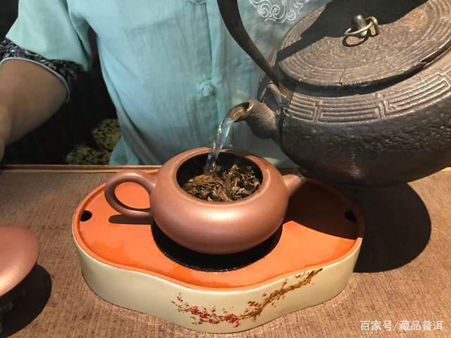 普洱老茶冲泡技巧详解：醒茶、器具选择与步骤