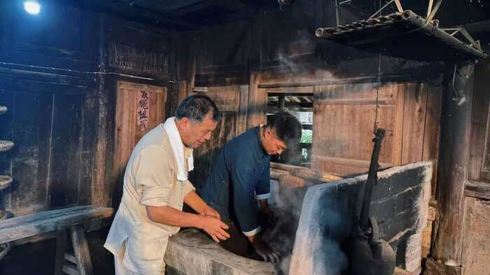 蒙顶山匠人张跃华:茶香千年匠心助力乡村振兴 五十载茶香浸染,一颗匠心守传承 记国家级乡村工匠(大师)张跃华