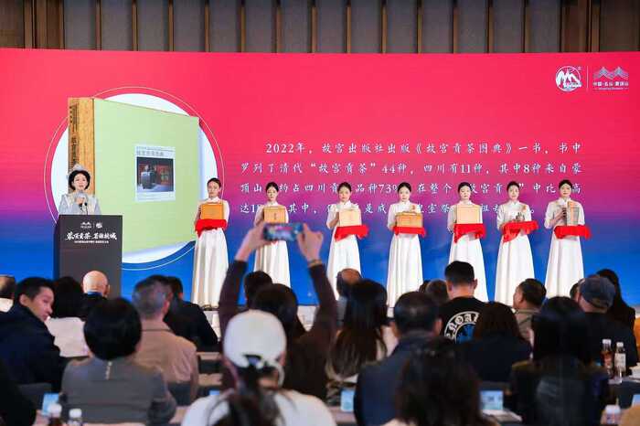 川浙茶文化交流盛会 蒙顶山茶推动产业共赢 蒙顶贡茶 茗谢杭城——2025蒙顶贡茶中国行·西湖赏茗大会在杭州举行