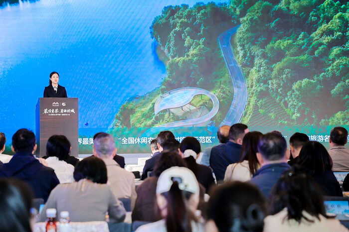 川浙茶文化交流盛会 蒙顶山茶推动产业共赢 蒙顶贡茶 茗谢杭城——2025蒙顶贡茶中国行·西湖赏茗大会在杭州举行