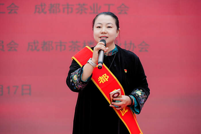 茶饮源蜀启万象,成都举办2025年首届调饮师大赛 茶饮源蜀启万象,成都举办2025年首届调饮师大赛