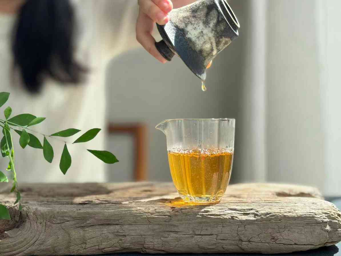 如何轻松辨别劣质岩茶 四大特征不踩坑 如何轻松辨别劣质岩茶 四大特征不踩坑